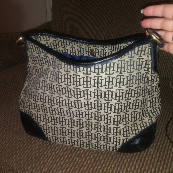 Tommy Hilfiger purse - Picture 4 of 4